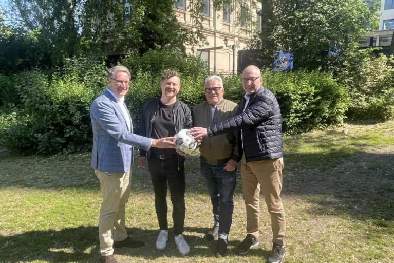 Public Viewing der Fußball-EM im Applaus Garten