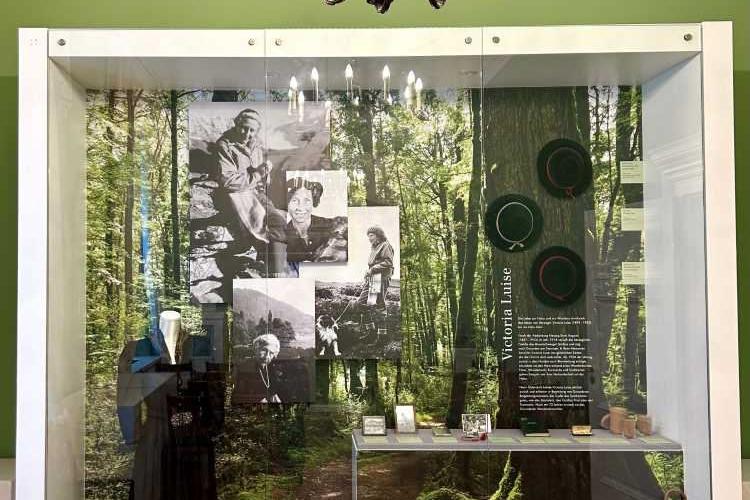 Neue Vitrine zu Victoria Luise im Schlossmuseum Braunschweig