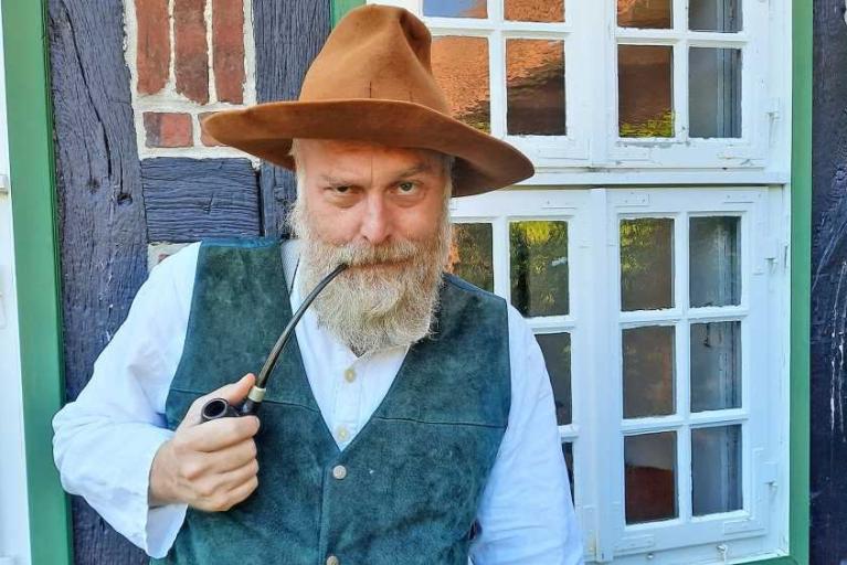 Wilhelm Busch tritt im Seeliger Park Wolfenbüttel auf