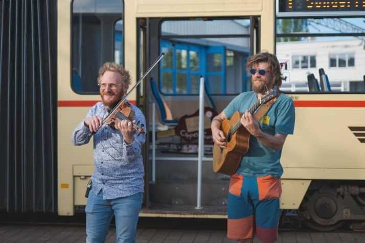 Straßenbahnkonzerte mit Crepes Sucette in Braunschweig