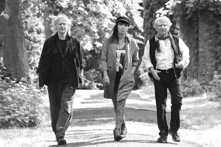 Ton Steine Scherben im Biergarten Zum schwankenden Ritter