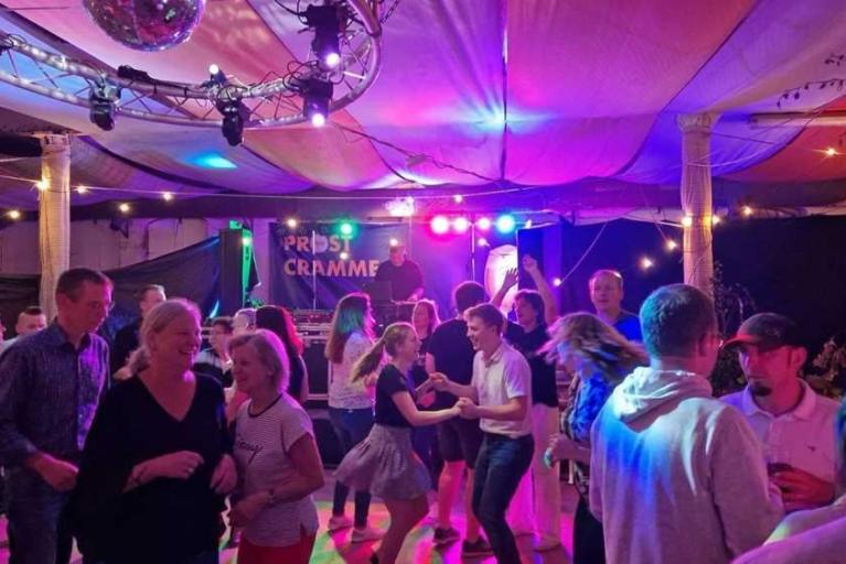 Tanz in den Mai im Biergarten "Zum schwankenden Ritter"