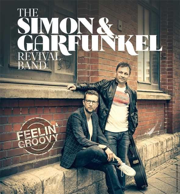 Albumcover mit zwei Männern vor einer Backsteinwand und dem Text The Simon & Garfunkel Revival Band sowie Feelin Groovy