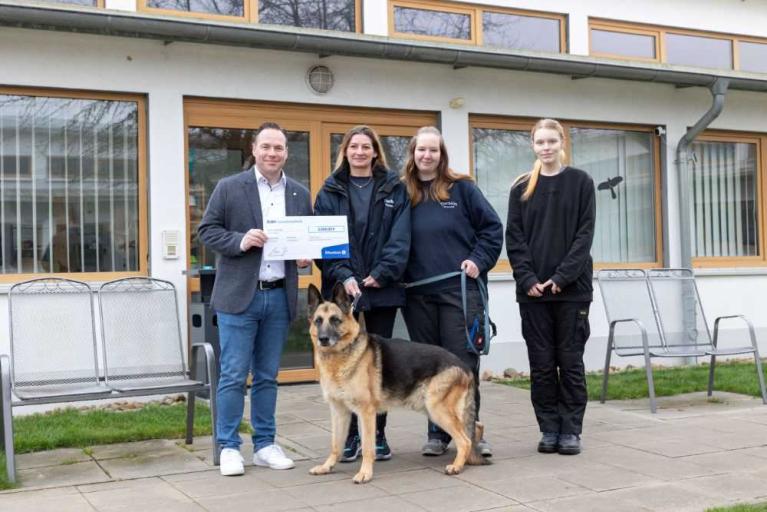 2.000 Euro für das Tierheim in Helmstedt