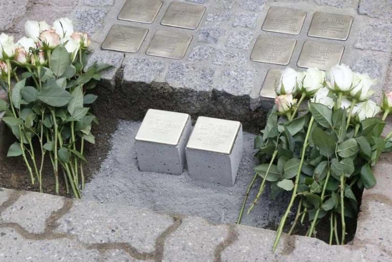 Vier weitere Stolpersteine als mahnende Erinnerung