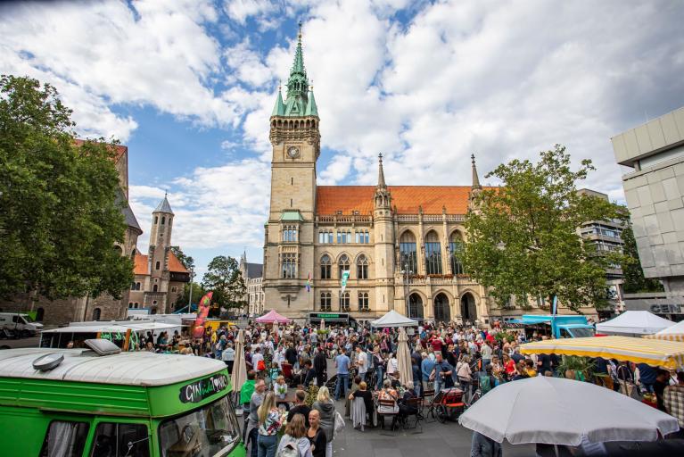 Erst die Arbeit, dann das Marktvergnügen