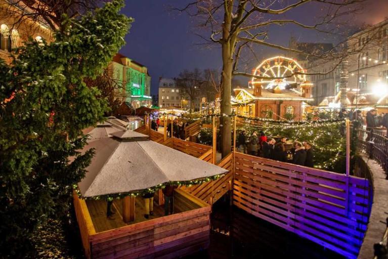 Ein Platz auf dem Weihnachtsmarktfloß