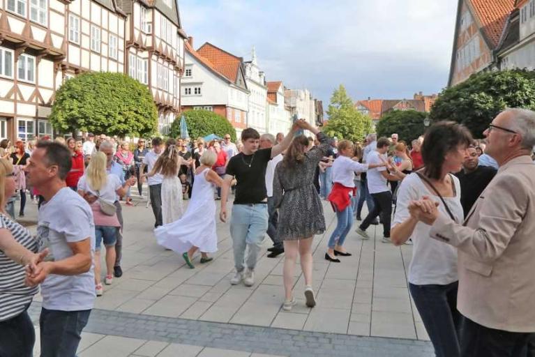 Auf dem Wolfenbütteler Abendmarkt wurde ausgiebig getanzt