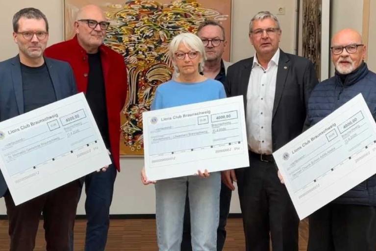 Engel, die helfen: 12.000 Euro aus Weihnachtskugel-Aktion