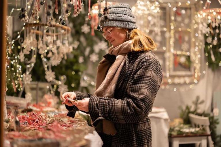 Weihnachtsmarktstand auf Zeit