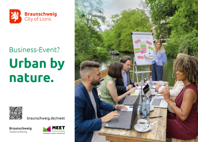 Werbeplakat für Business-Events in Braunschweig mit einer Besprechung im Freien am Wasser