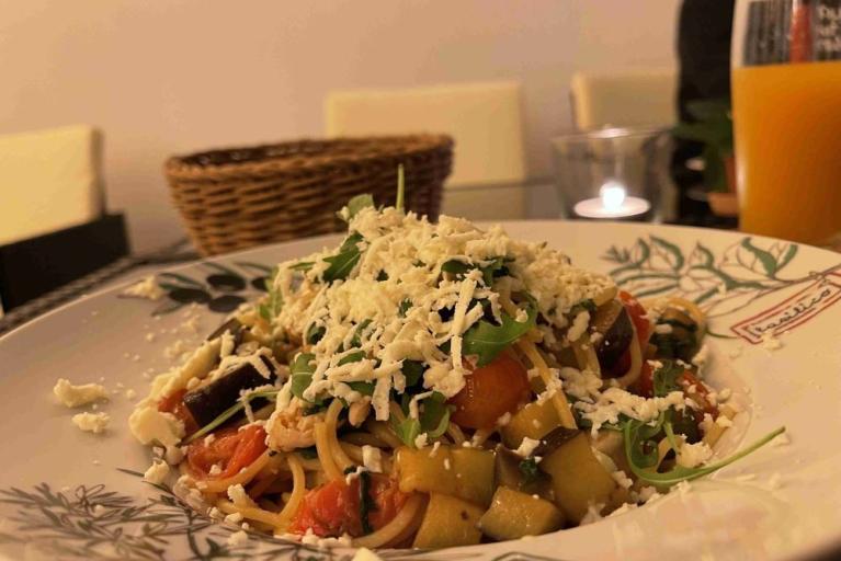 Knabber-Café: Zwei Etagen, zwei Konzepte