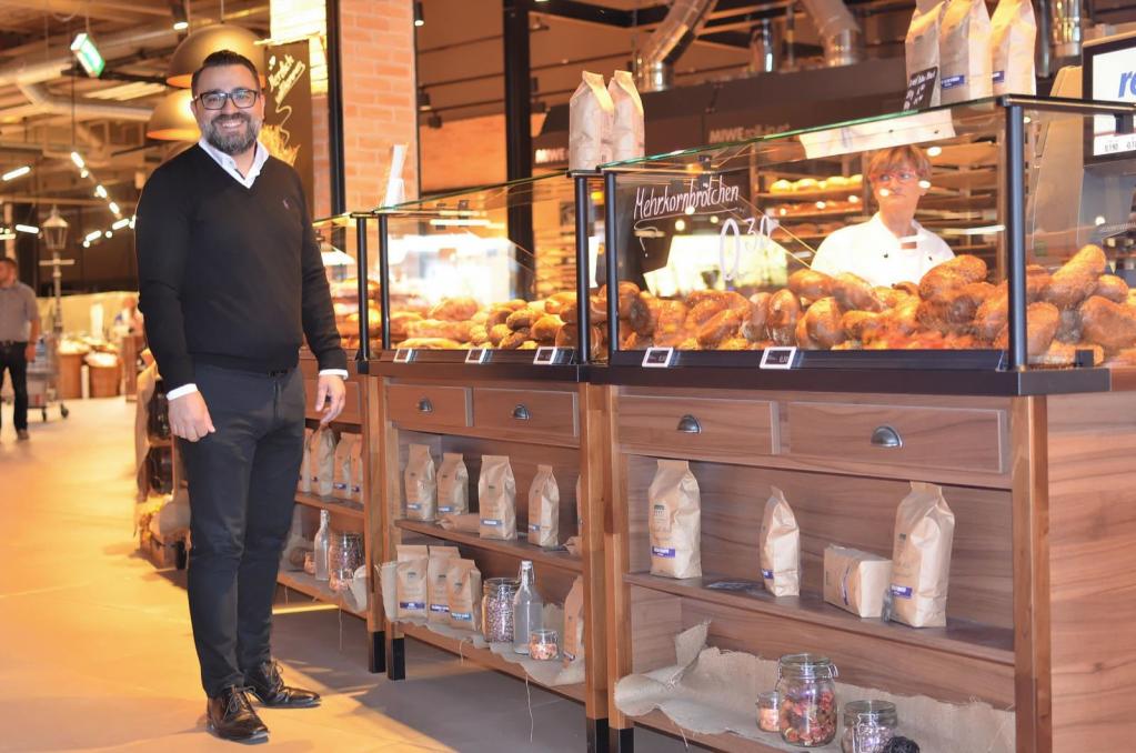 Geschäftsleiter Victor Botelho freut sich auf die Eröffnung der neuen Markthalle