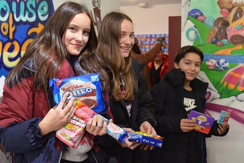 Besonders junge Besucher freuen sich über die "anderen" Süßigkeiten.