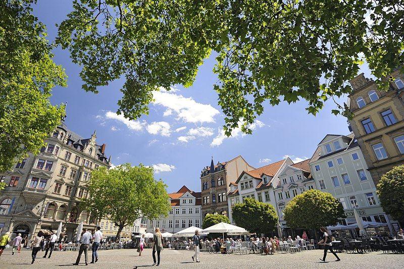 Mit seinen lebendigen Plätzen wie dem Kohlmarkt lädt Braunschweig dazu ein, den Urlaub in der Löwenstadt zu verbringen. 