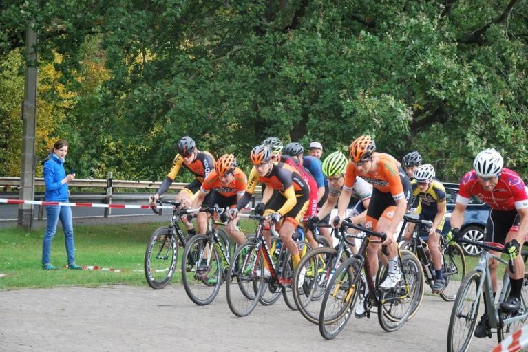 Radcrossrennen für Hobbyfahrer und Profis in Lehndorf