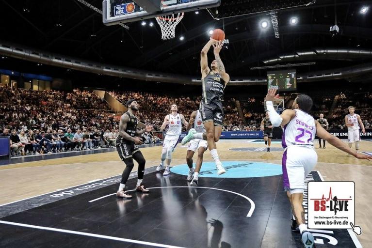 Löwen holen 16. Saisonsieg -  101:77-Sieg im Derby