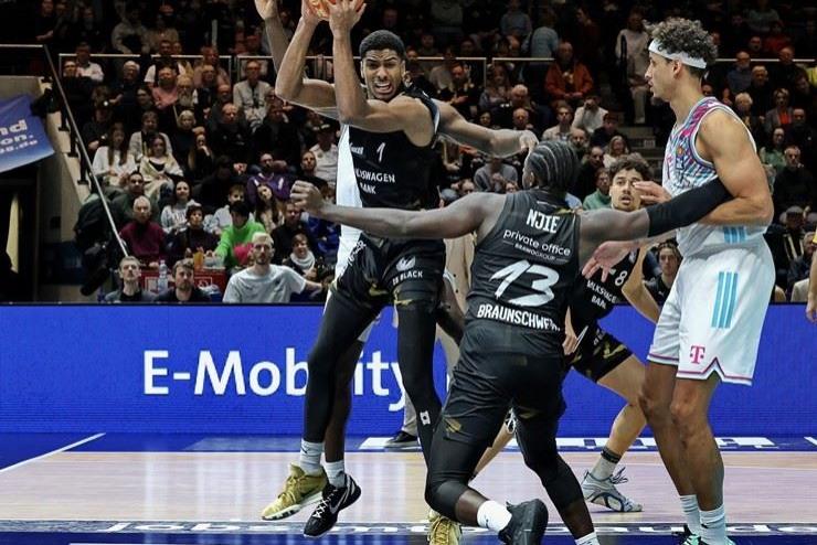 Löwen gehen mit sechstem Heimsieg in Folge in FIBA-Pause