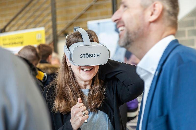 Bei der Jobbörse gab es spannende Einblicke in die Unternehmen – auch mithilfe von VR-Brillen. 