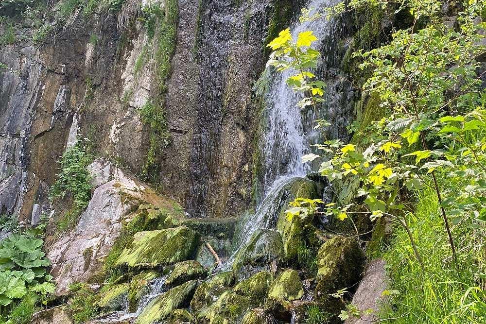Der Königshütter Wasserfall bei der Stempelstelle 40