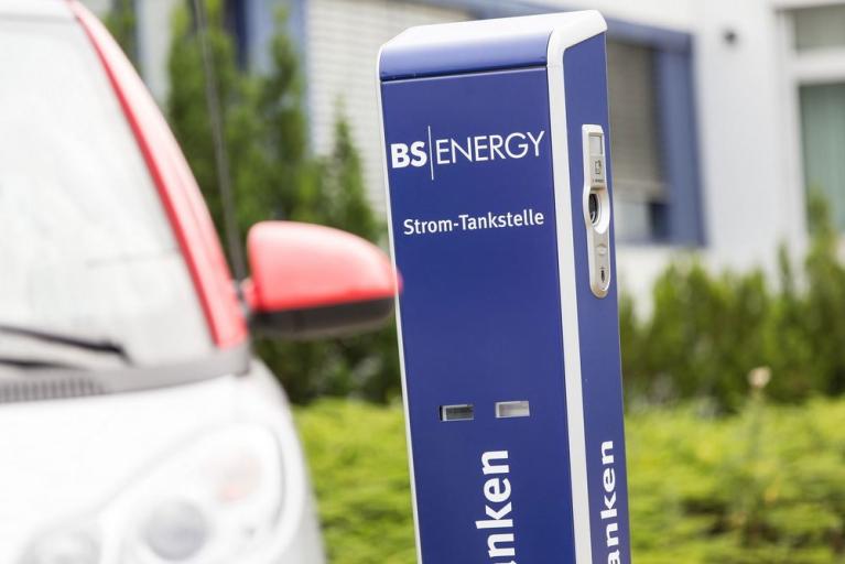 Öffentliches Netz von Elektroladesäulen in Braunschweig
