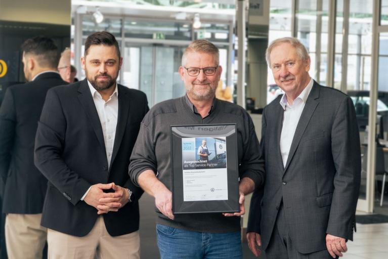 Autohaus Braunschweig erhält Auszeichnung für Top-Service