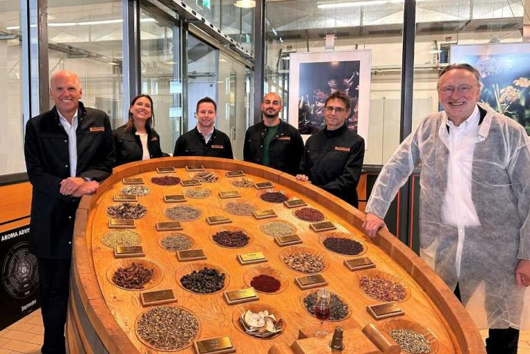 EU-Parlamentarier zu Besuch bei Jägermeister