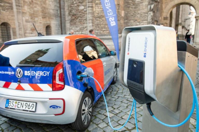 BS Energy modernisiert öffentliche Ladeinfrastruktur