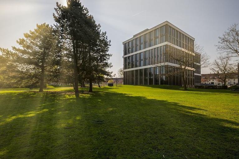 Volksbank BraWo kauft DZ Immobilien + Treuhand GmbH