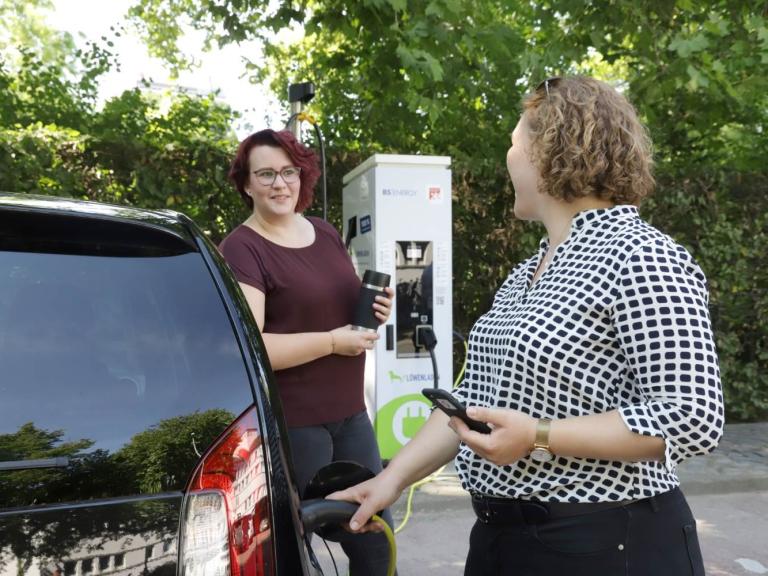 Ladeinfrastruktur als Rückgrat der Elektromobilität