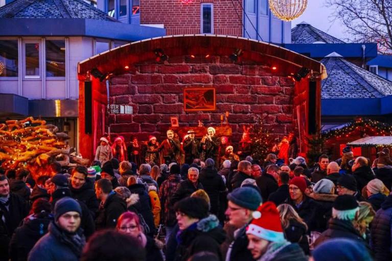 Buntes Programm zum Start des Weihnachtsmarktes