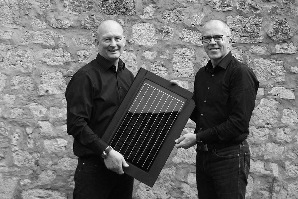 Volker Cornelius und Karsten Keuntje mit einem Vorführmodul.